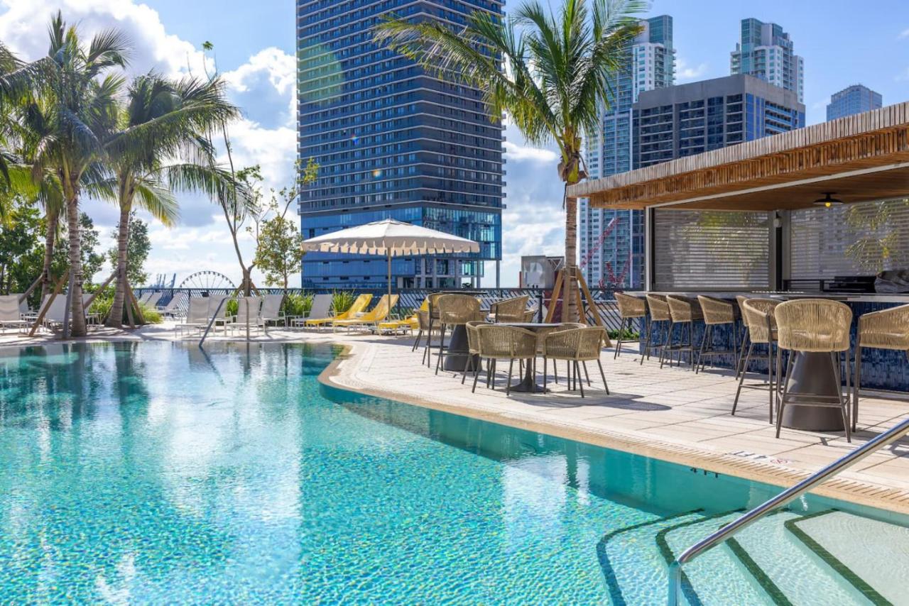 4805 Penthouse with Amazing Views a Pool and Gym in Downtown Miami - 4
