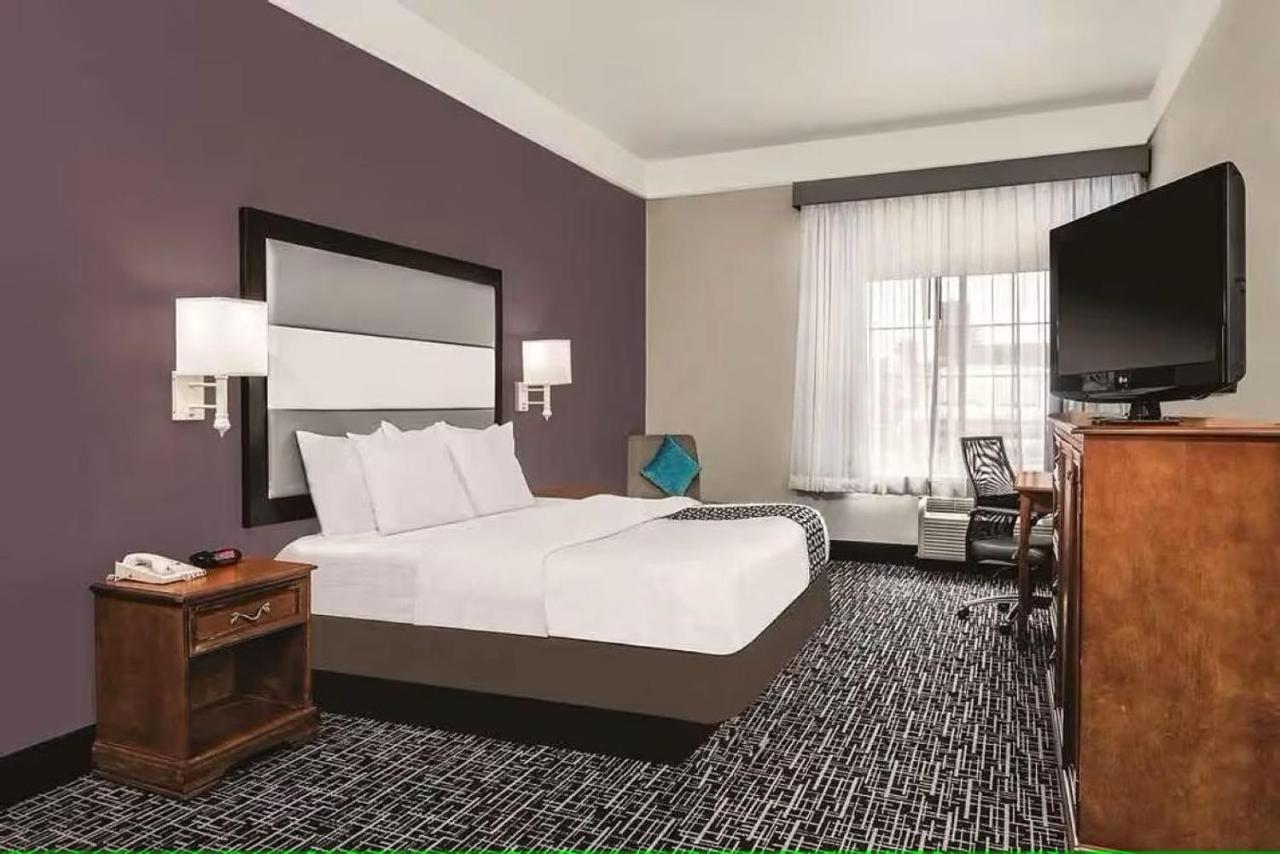 Woodland Inn & Suites — photo 18