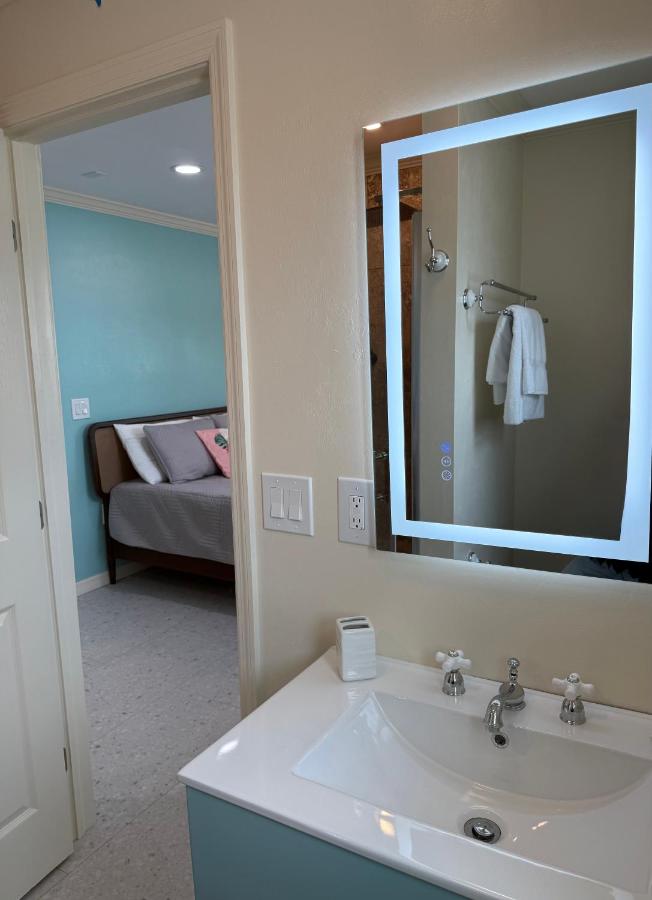 Flamingo Bayside Suites — photo 19