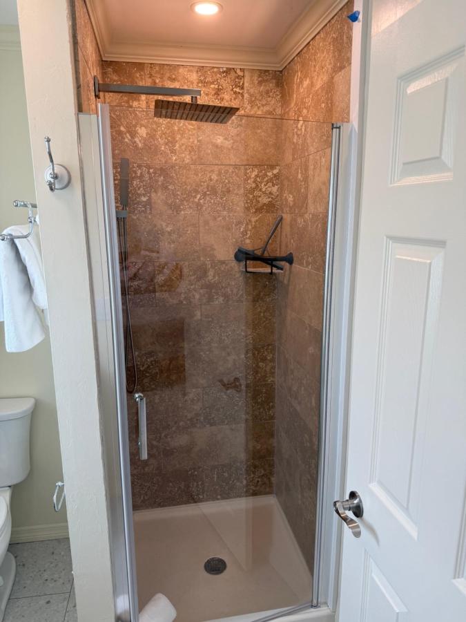 Flamingo Bayside Suites — photo 20