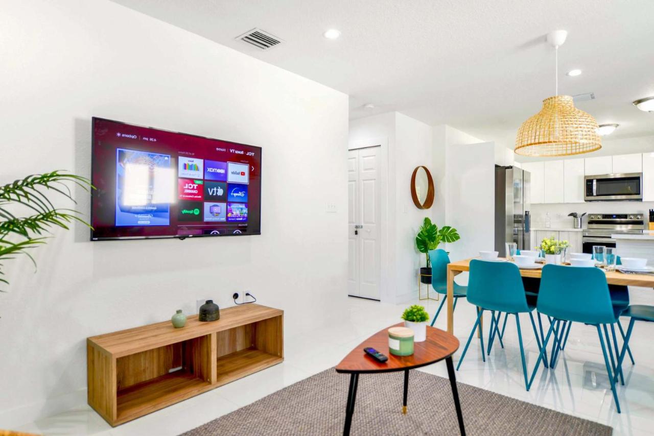 Prime Location Duplex with Free Parking - 5