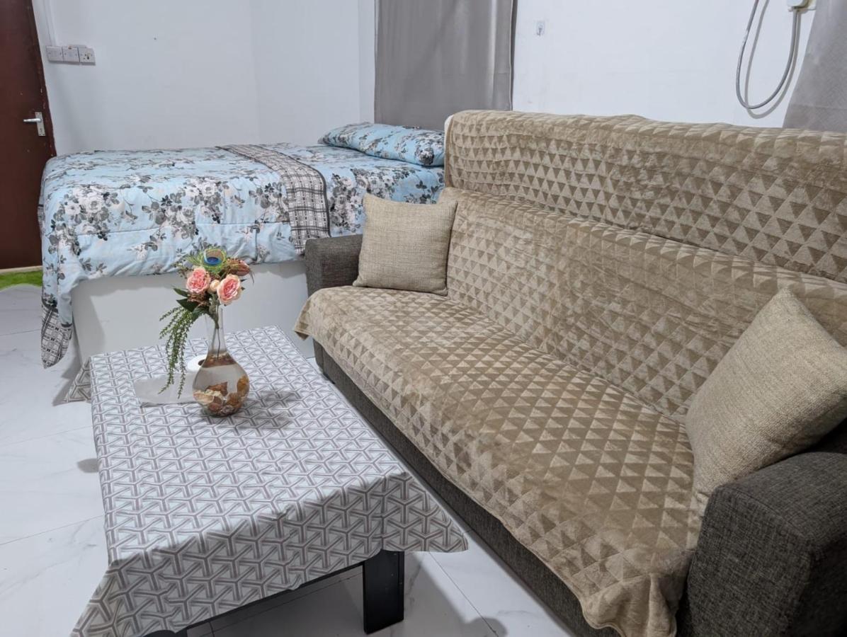 Bright & spacious Studio Near All Attractions - 2