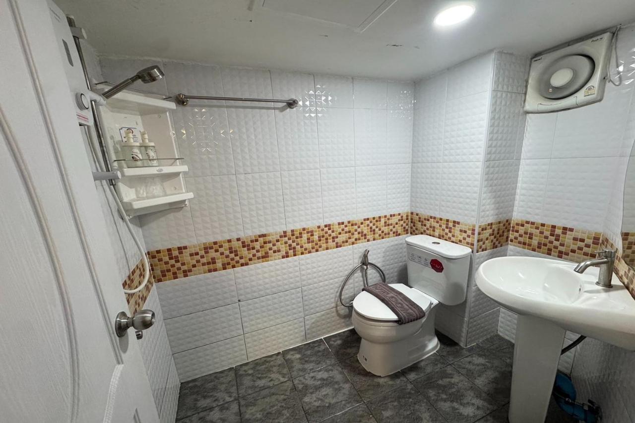 Pratunam Family House - 5