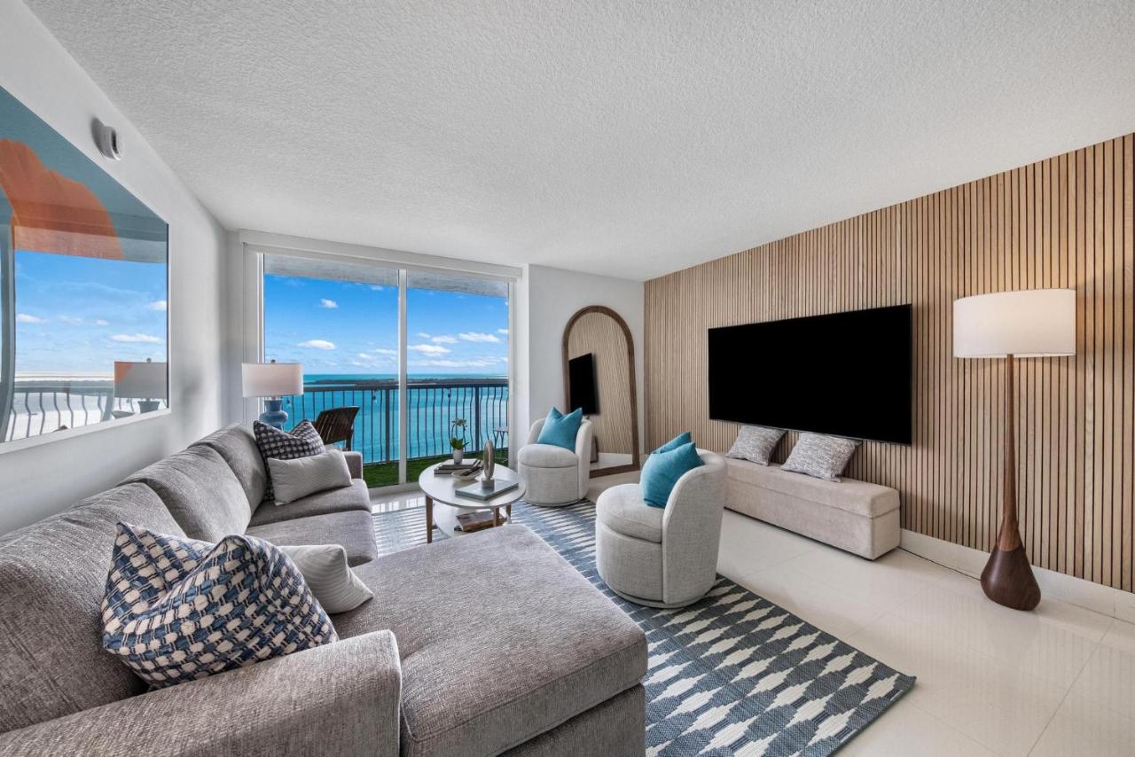 Prime Location Condo - Free Parking