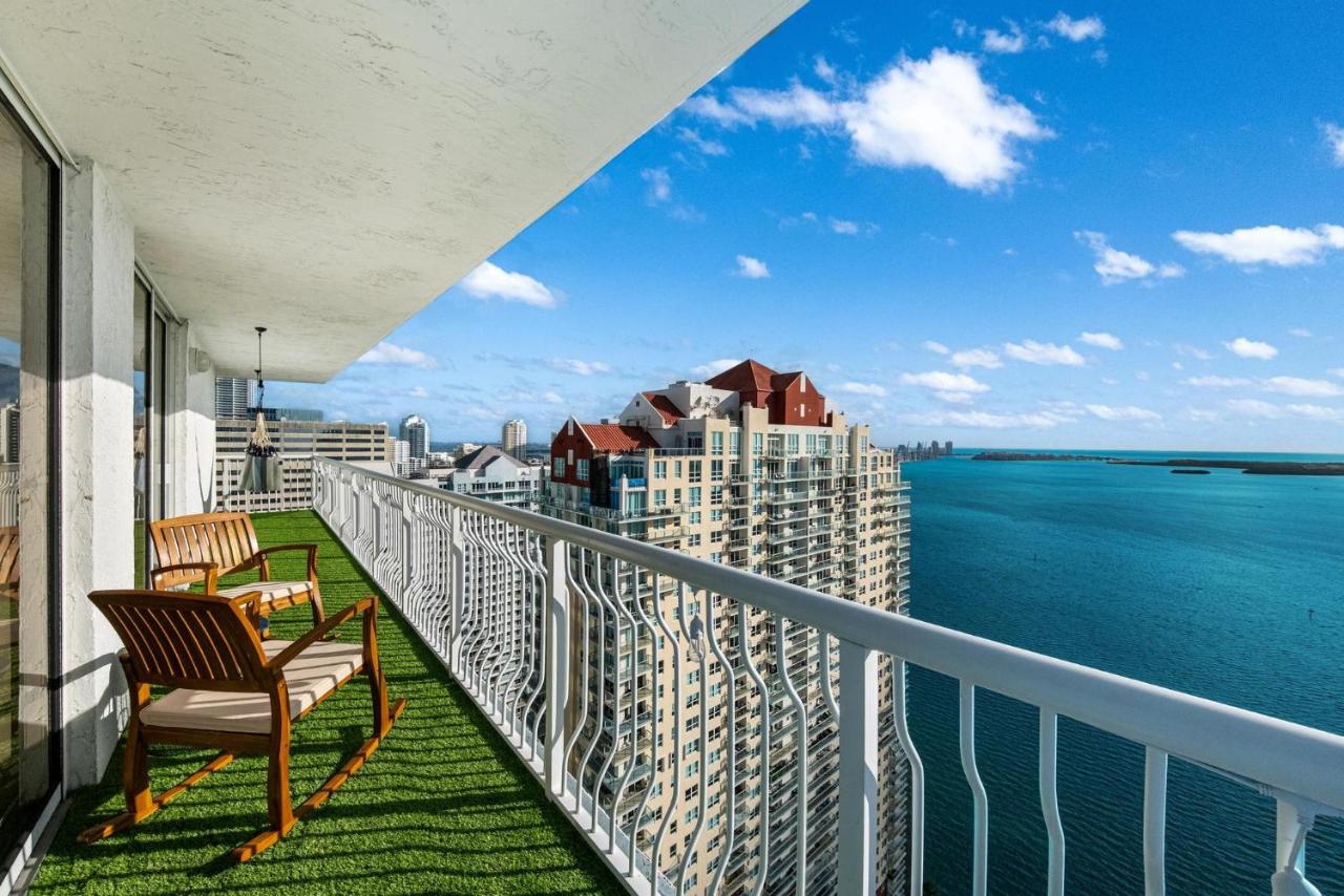 Prime Location Condo - Free Parking - 2