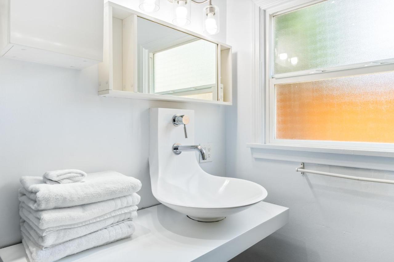 Bel Air Very Private and Comfy Home with Jacuzzi - 3