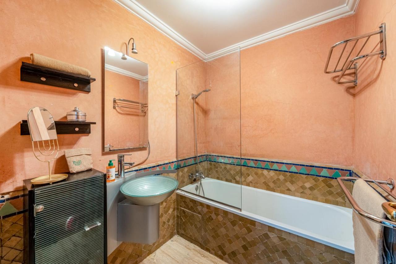 Bright & Cozy Appt with Exclusive Private terrace - 3