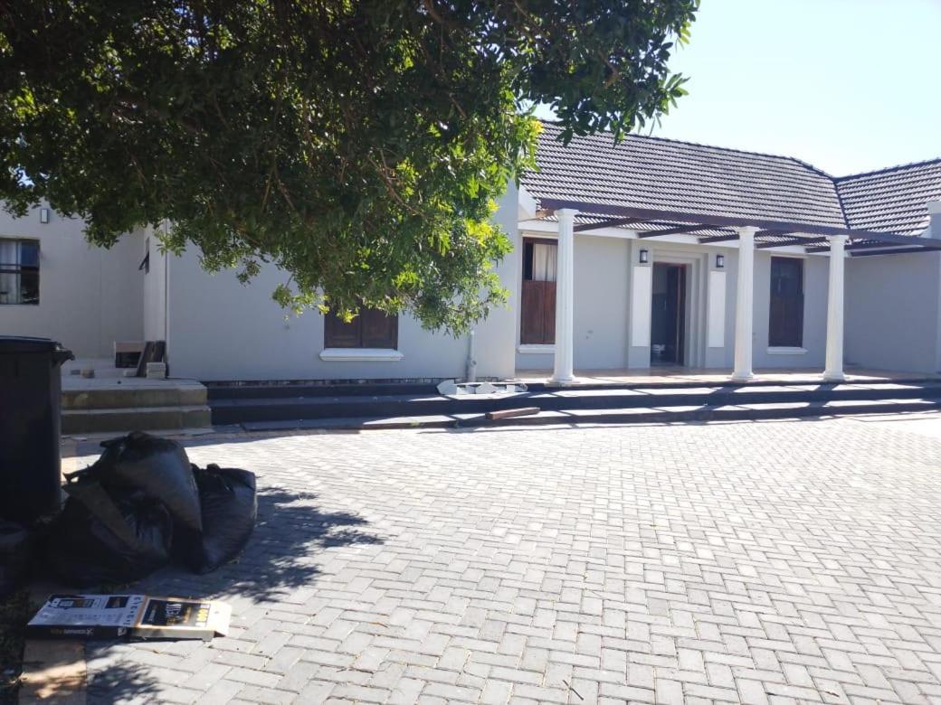 Edion Royal Guesthouse - 4