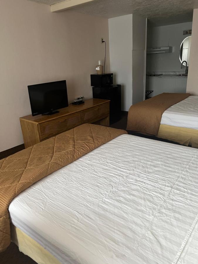 Prospector Motor Lodge — photo 11