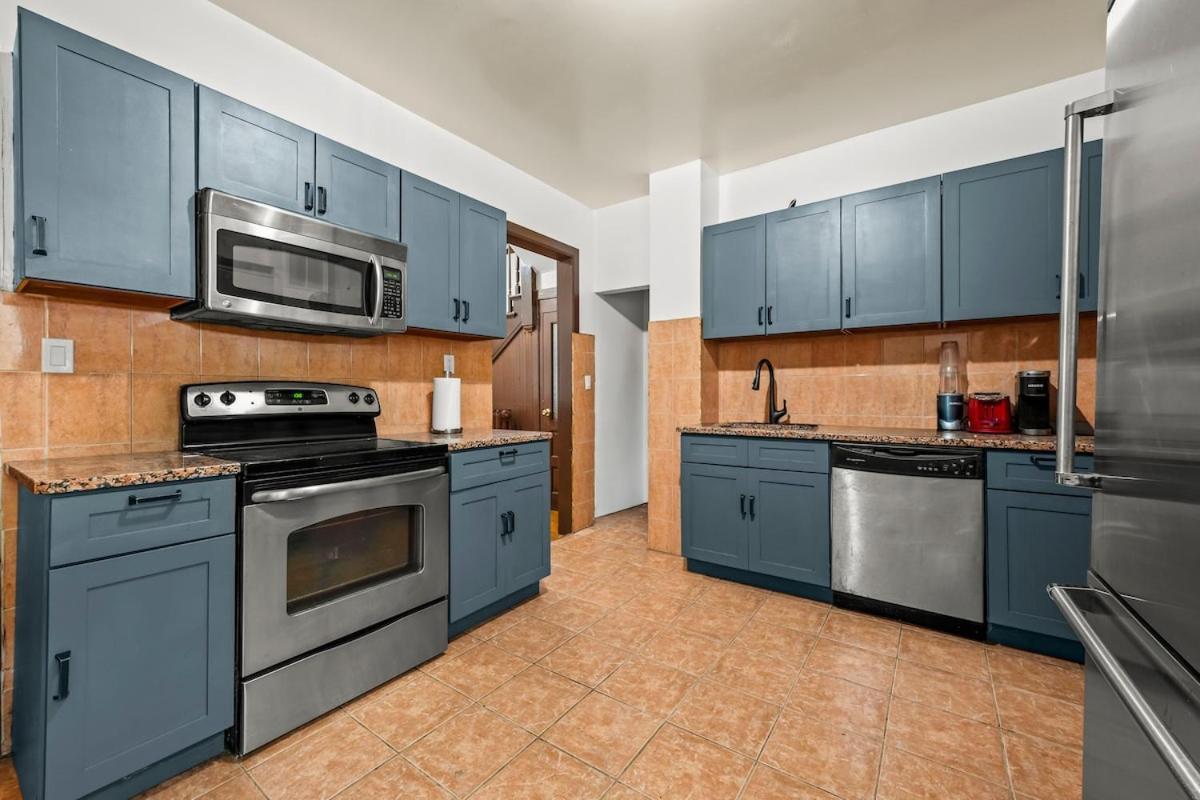 Massive NYC House with Pool Table - 4