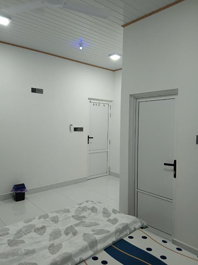 Blue Rose Room Service - 3