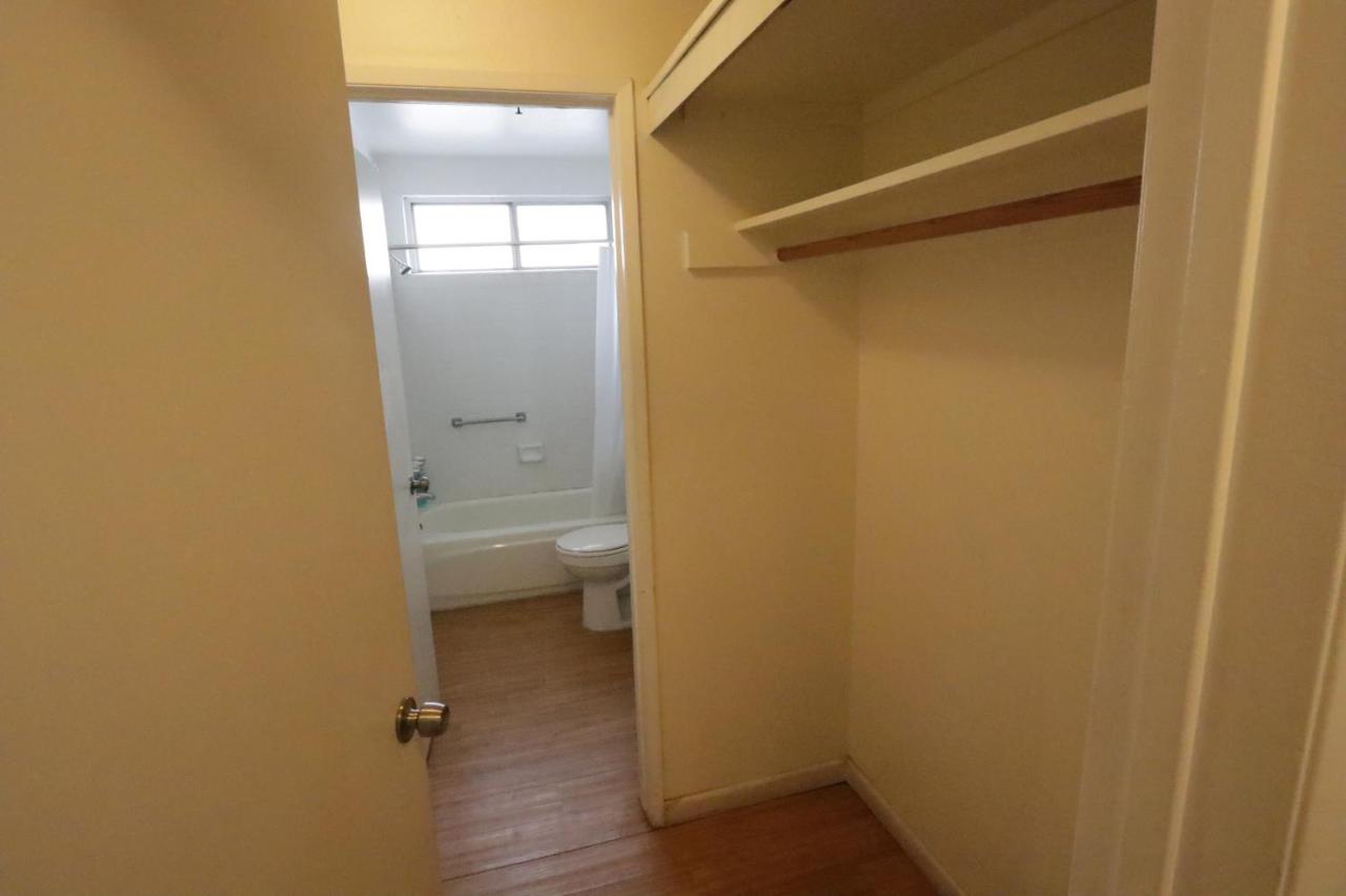 3 beds Apart in Beverly Hills Neighborhood - 2