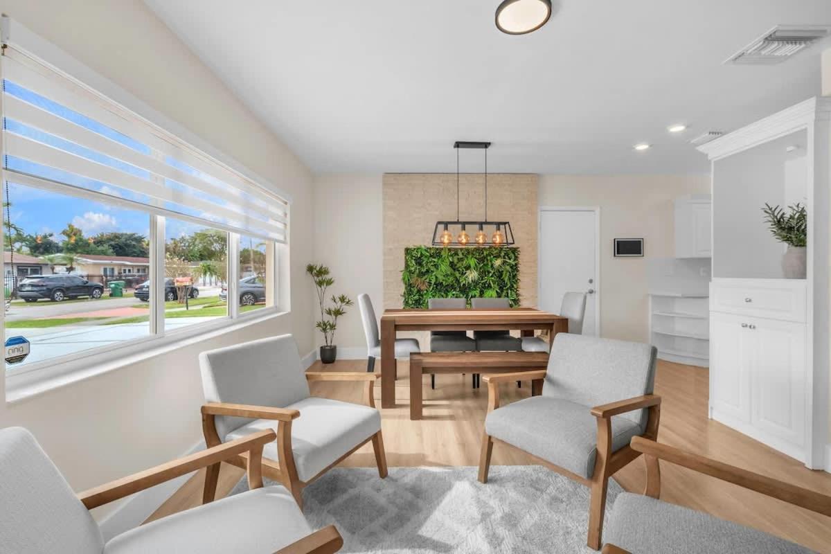 Tropical Park Oasis Peaceful Miami Family Home - 3