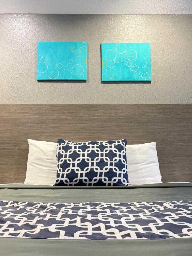 Island Suites Hobby Airport — photo 13