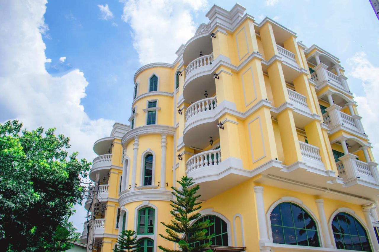 Siri Grand Bangkok Hotel