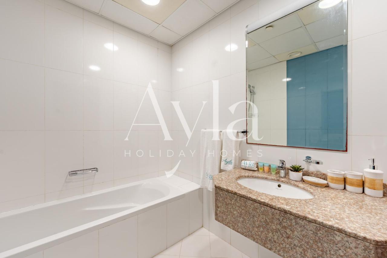 Cozy Studio with City Views Pool & Gym - 3