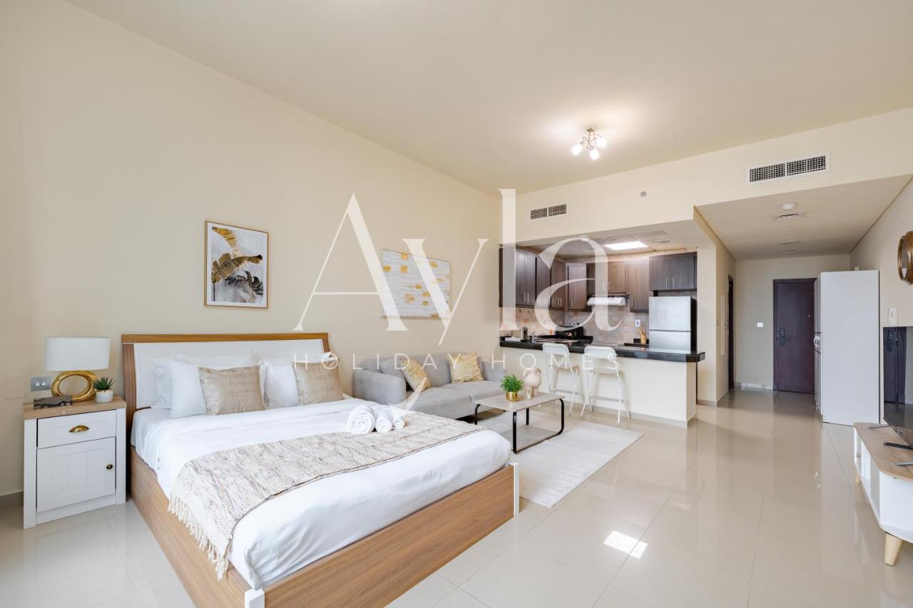 Cozy Studio with City Views Pool & Gym - 2