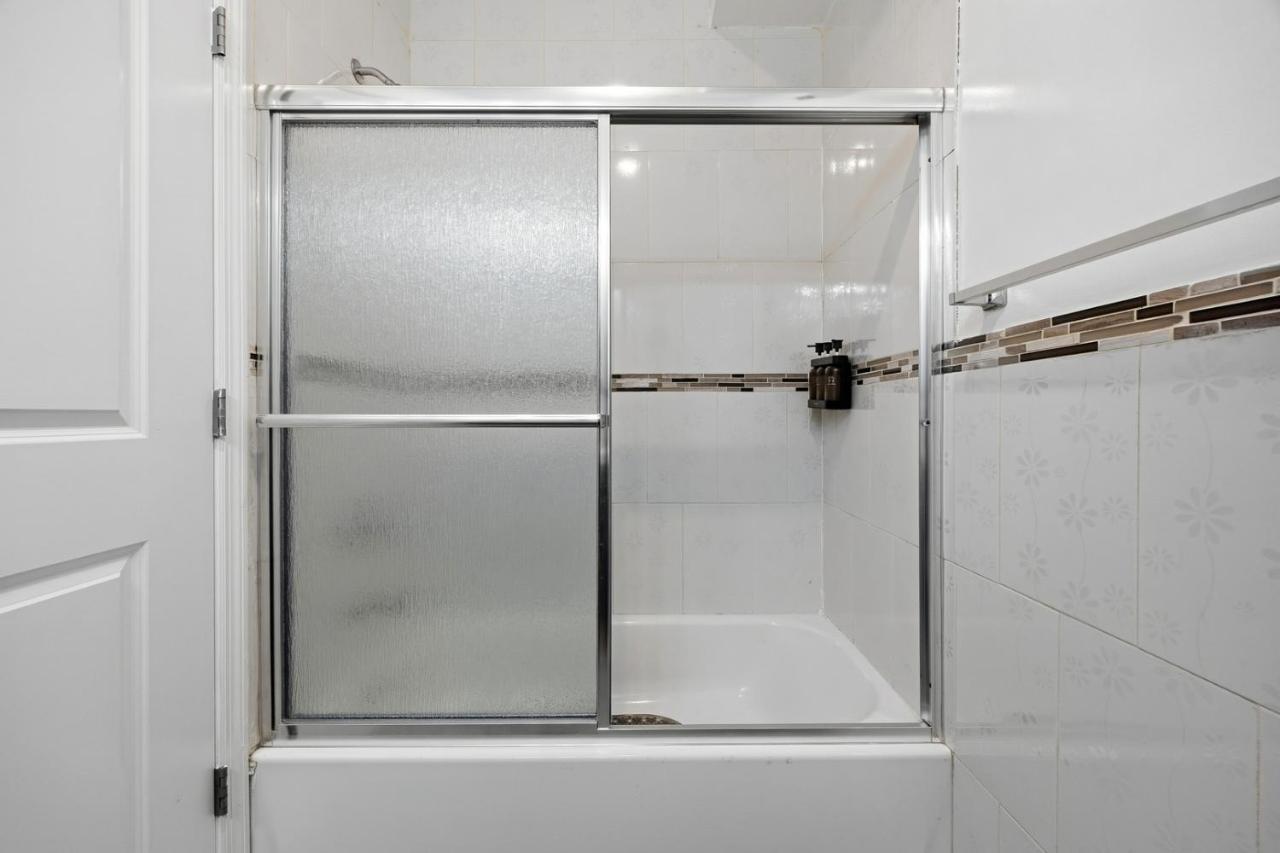 3 BR • Full Kitchen • Sleeps 8 - 3