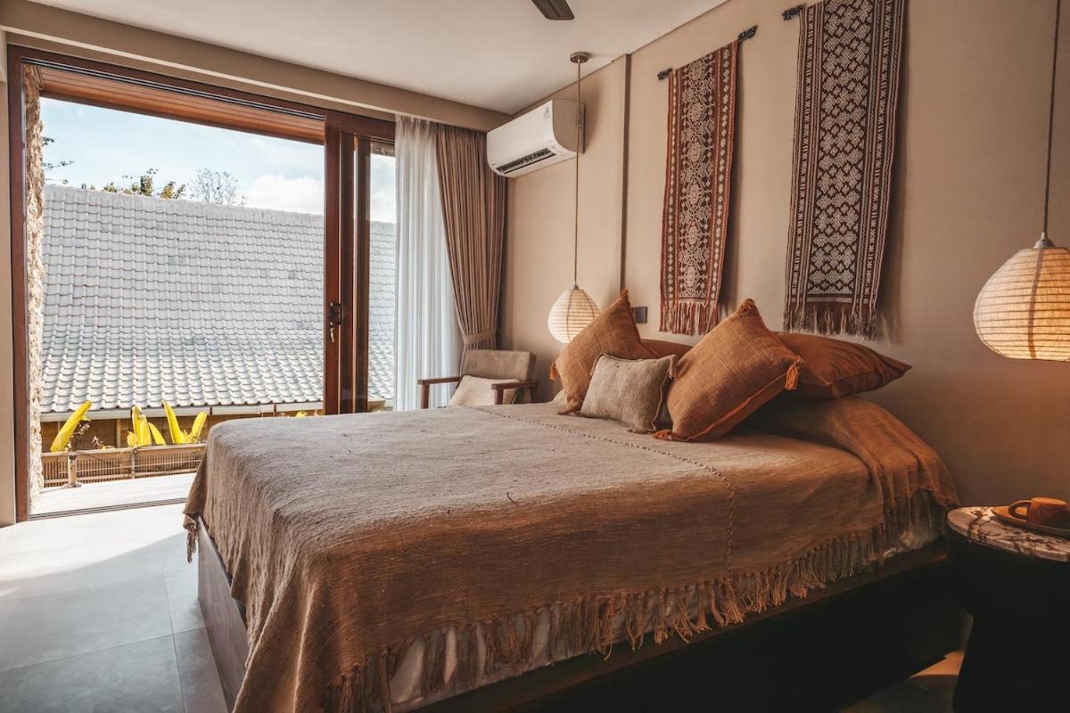 Villa Nuni A Refined, Earthy Retreat in Uluwatu - 2