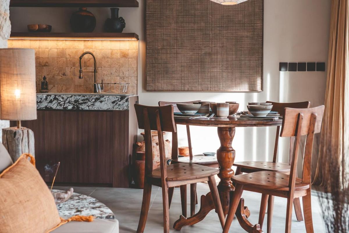 Villa Nuni A Refined, Earthy Retreat in Uluwatu - 3