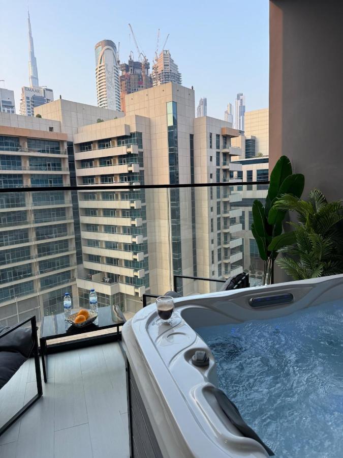Stylish central apartment, own Jaccuzi, burj view