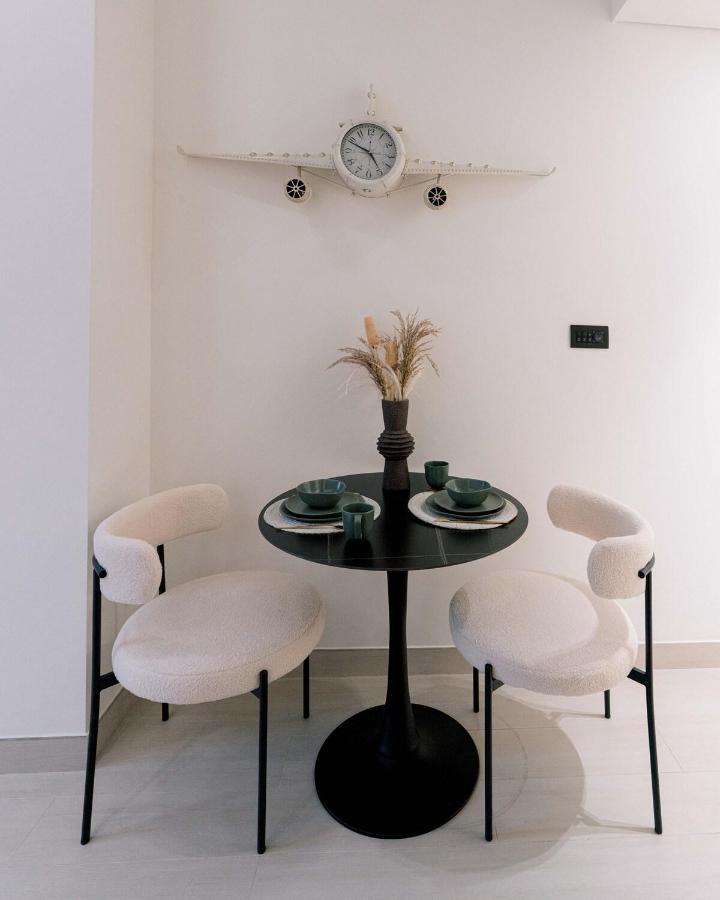 Stylish central apartment, own Jaccuzi, burj view - 5