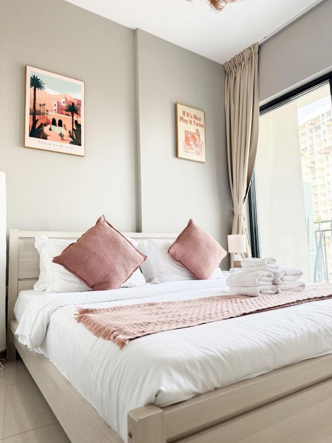 4 Person - Resort Canal View - CBD Parking Pool - 2