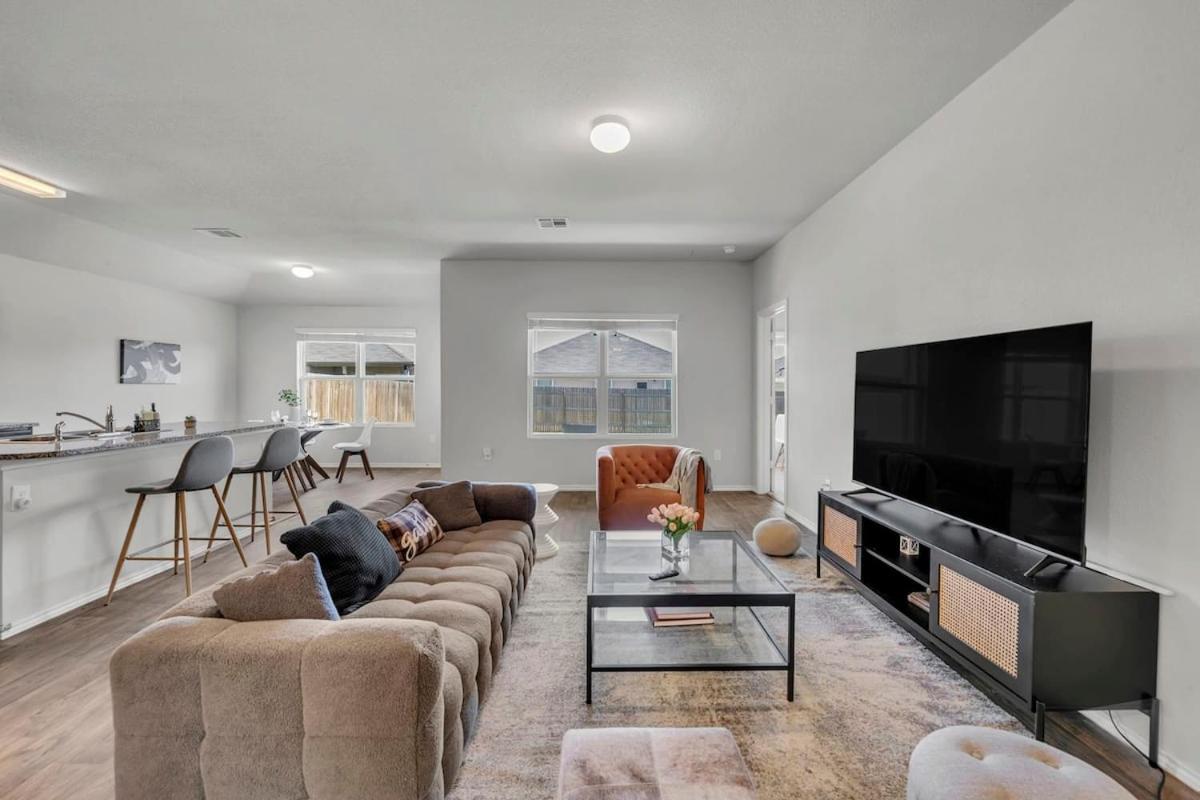 Marbella Lane - Polished 3BR Home in Austin TX