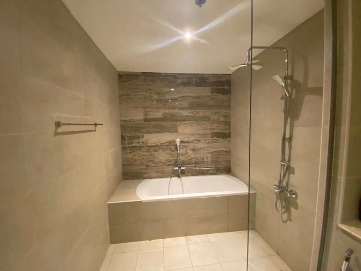 Ultra-Luxurious 1-Bed on the Palm featuring Exclusive Private Beach Access - 3