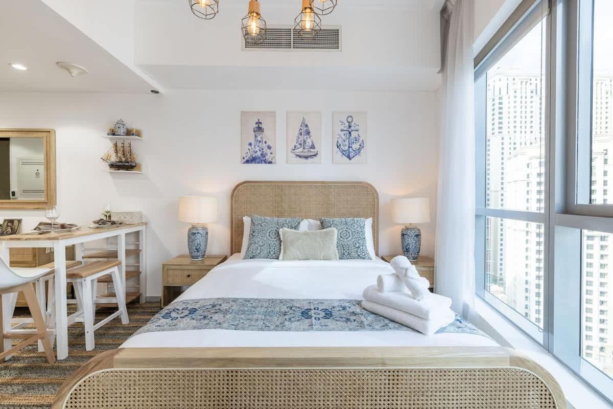 Airstay - Full Marina Views - Coastal Studio - Monthly Offer Available! - 2