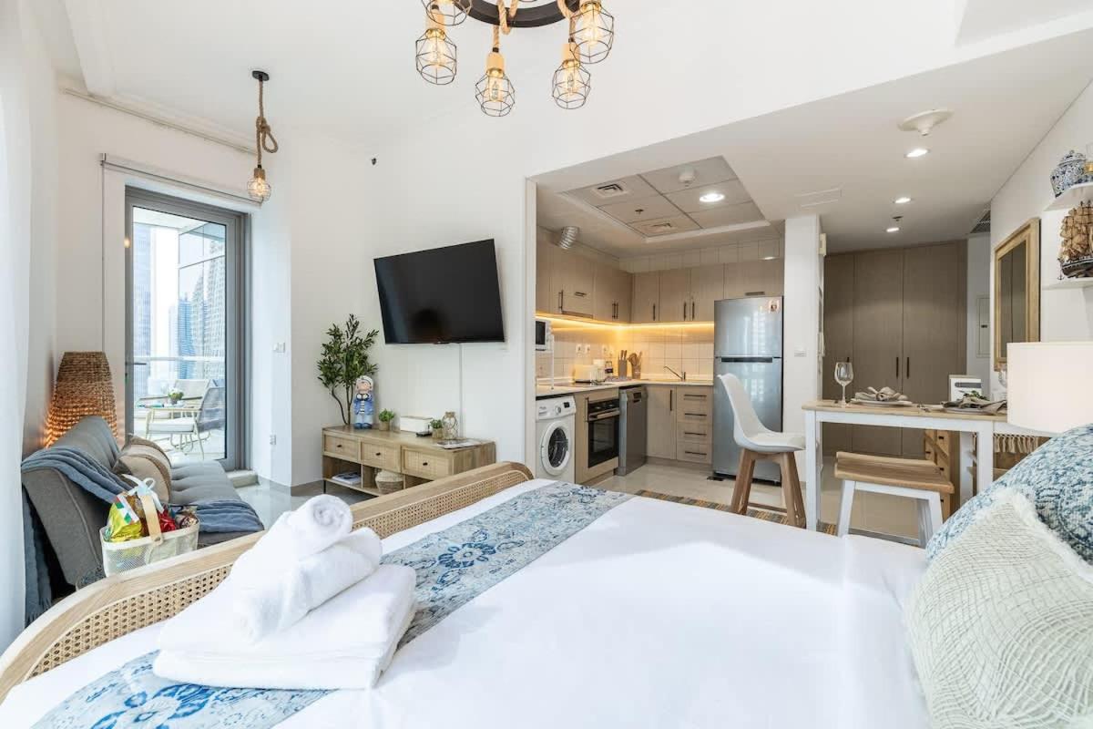 Airstay - Full Marina Views - Coastal Studio - Monthly Offer Available! - 3