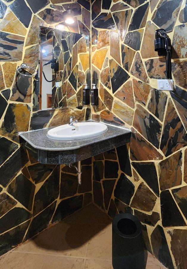 Arya Suites Patong Beach - 3