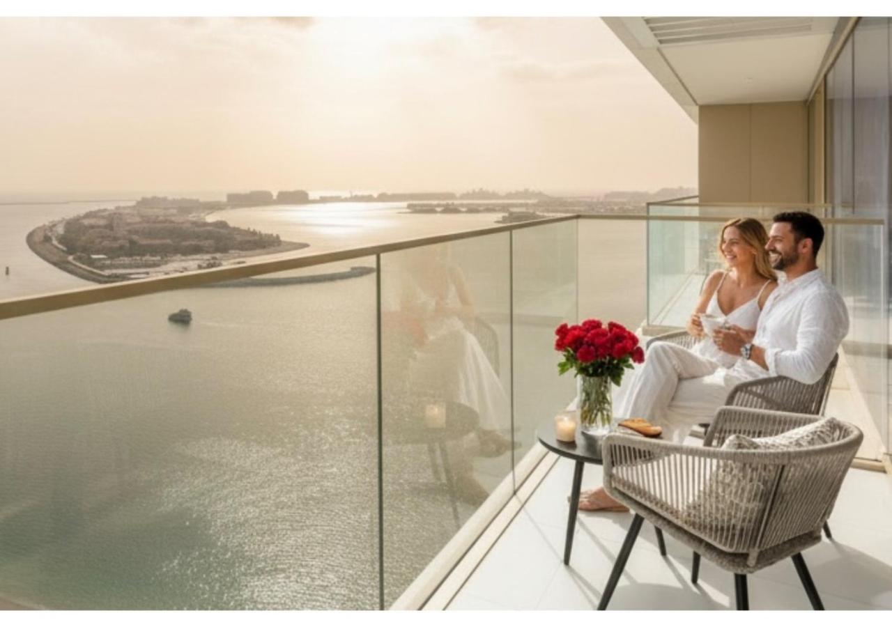 KeyRock - Stylish 2BR Apt with Palm Jumeirah View, Balcony , Pool & Gym Access