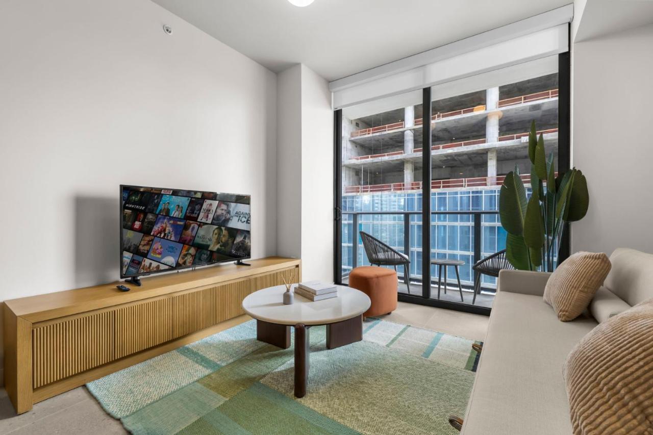 Downtown lifestyle - Luxury condo & Rooftop Pool