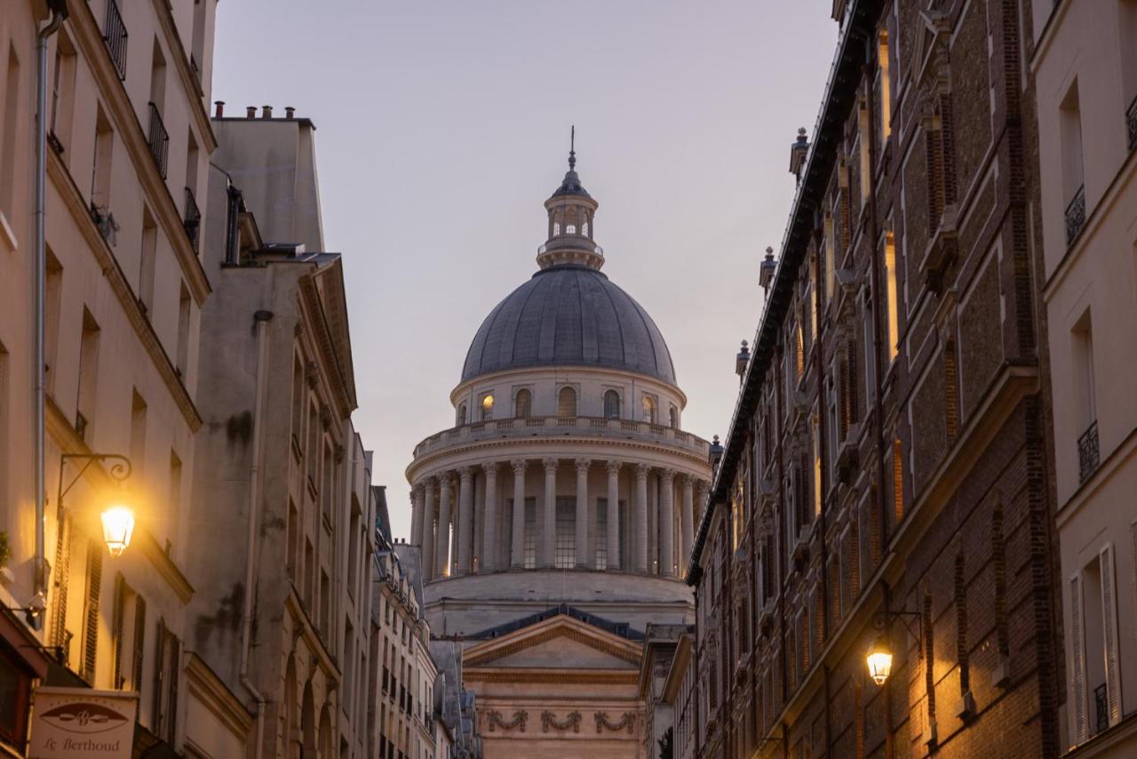 Notre Dame Paris Suite - 4