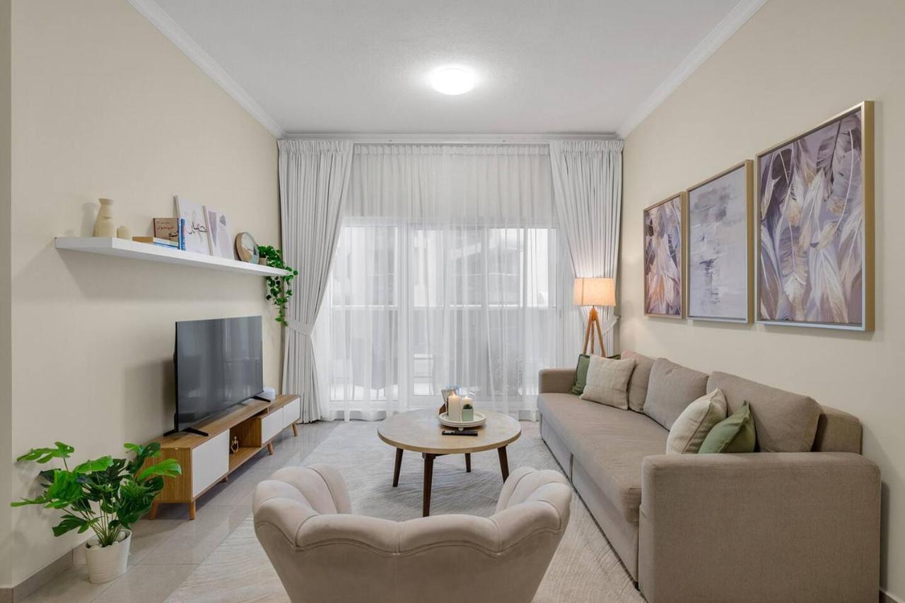 Business Bay 1 BR on Canal 7 min to Dubai Mall