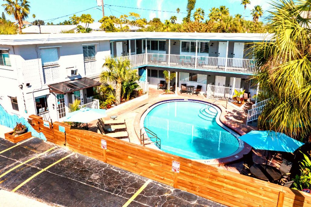 Boutique Beach Retreat — photo 11