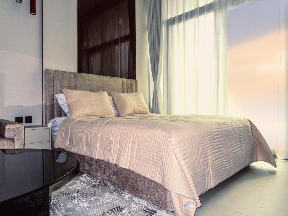 Stylish new apartment with Burj and Downtown views - 4