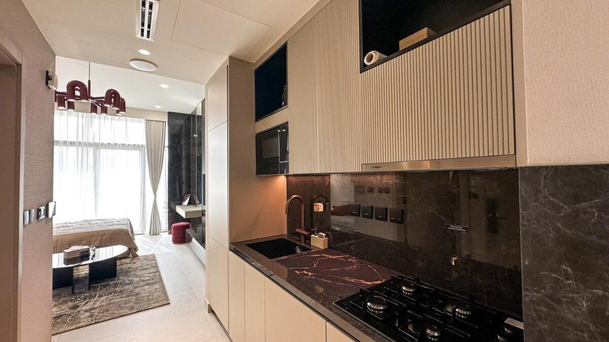 Stylish new apartment with Burj and Downtown views - 3