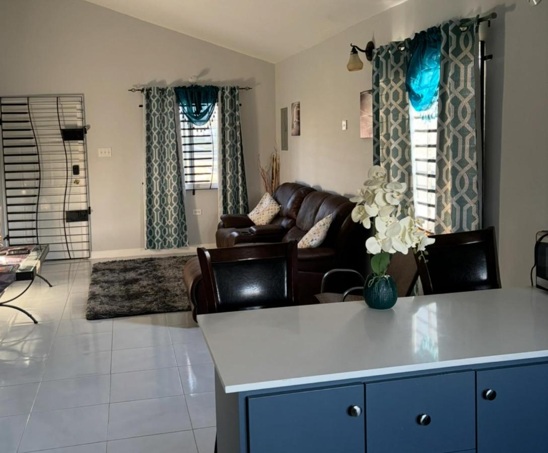 New Cozy Entire home 2 Bedroom- AC, Wifi, 24 hour Security in Private Gated Community