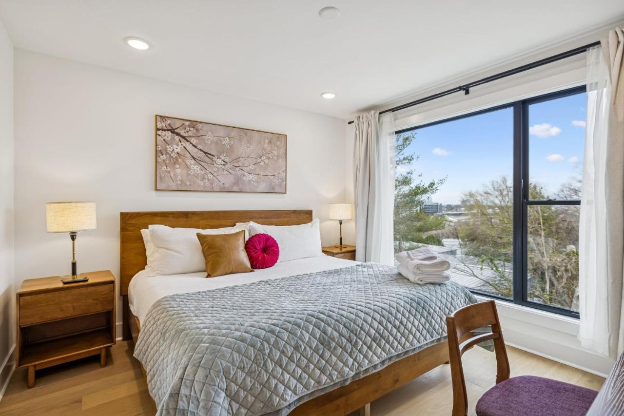 3BR Townhome Rooftop Views Hot Tub & Fireplace - 4