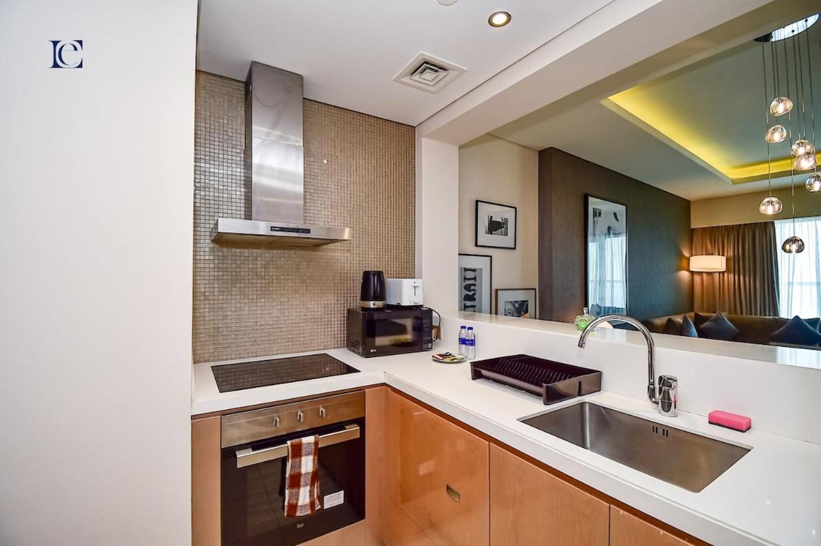 Luxury Escapes Premium 1BR - Paramount Tower Business Bay - 3