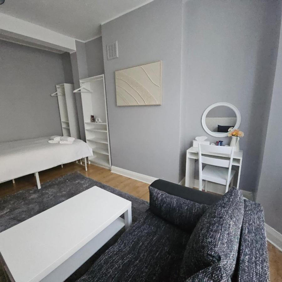 Comfortable Private Rooms in Central London Next to Station - 2