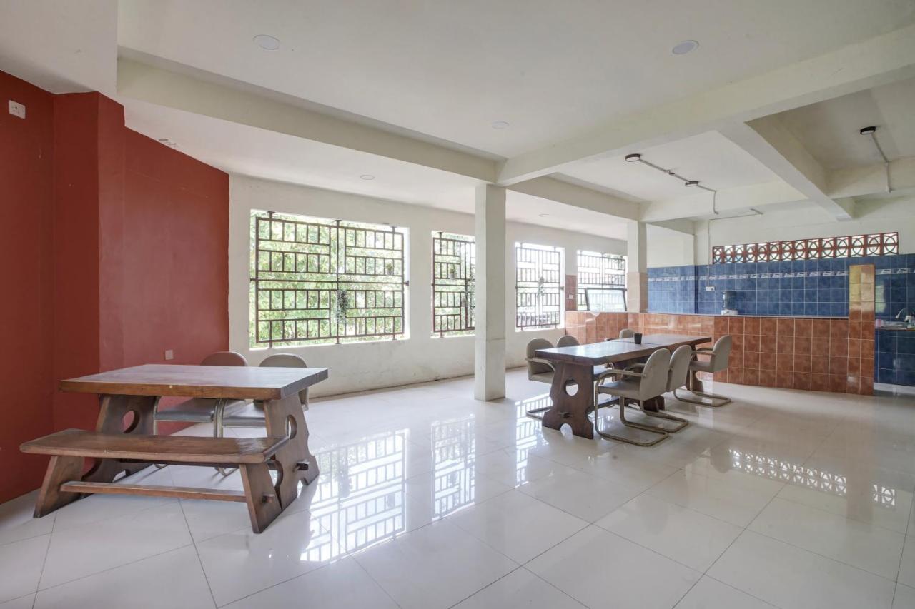 Collection O near Harbour Bay Mall formerly Kansa Hotel - 4