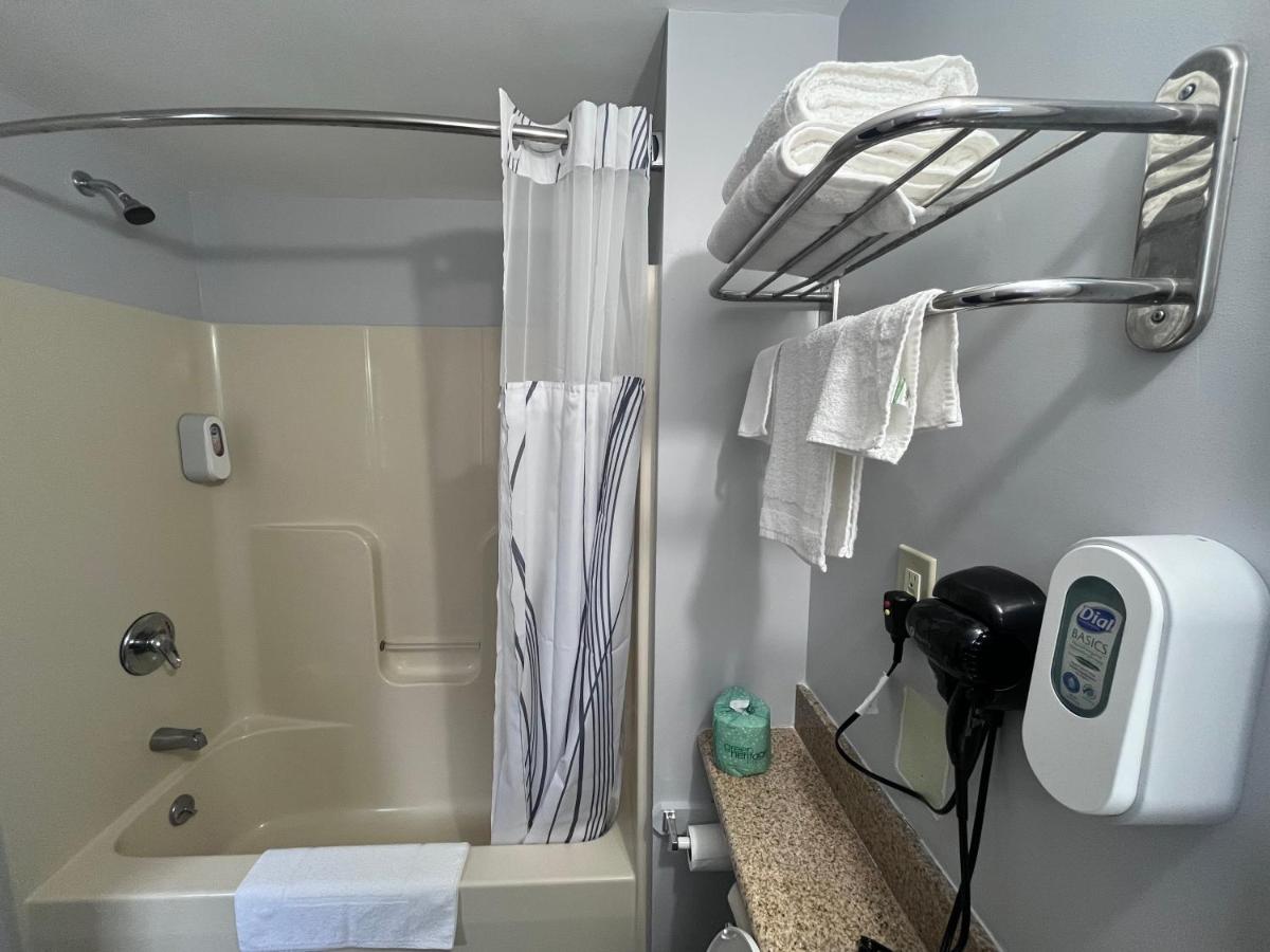 Chaplin Inn & Suites — photo 10
