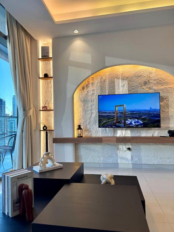 Luxury 2BR, Burj Khalifa View, Fully equipped, Top Amenities - 2