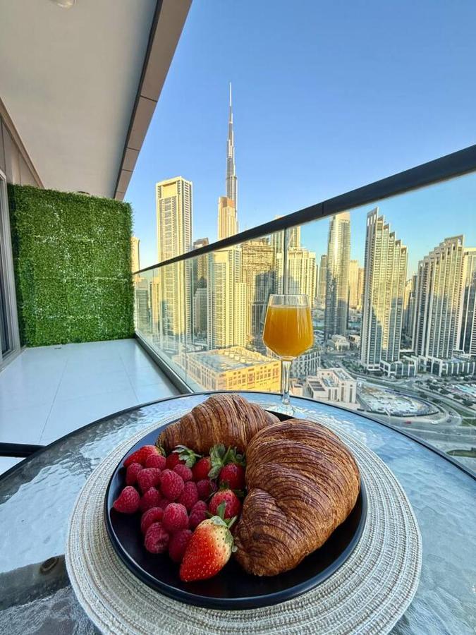 Luxury 2BR, Burj Khalifa View, Fully equipped, Top Amenities - 3