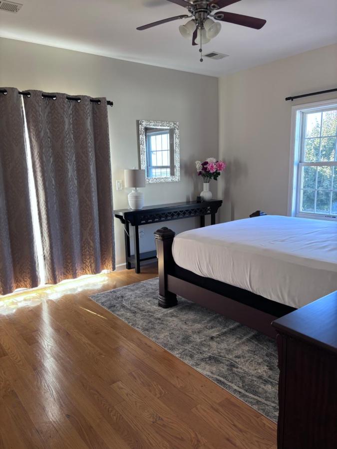 Luxury 3 BedRoom Apartment with Private Entrance plus Free Parking - 2