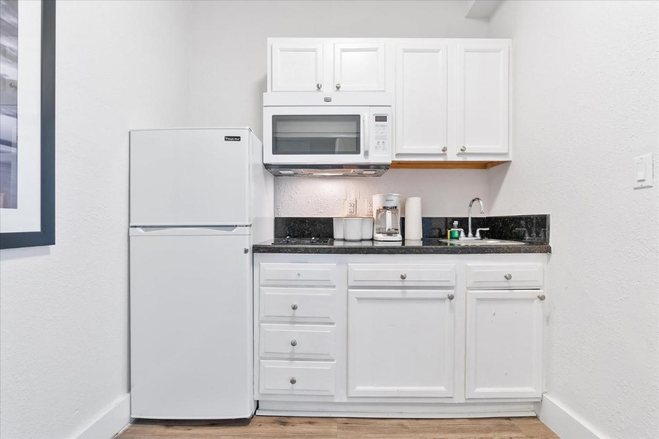 South of Fifth Studio Steps to Beach on Ocean Drive - 4