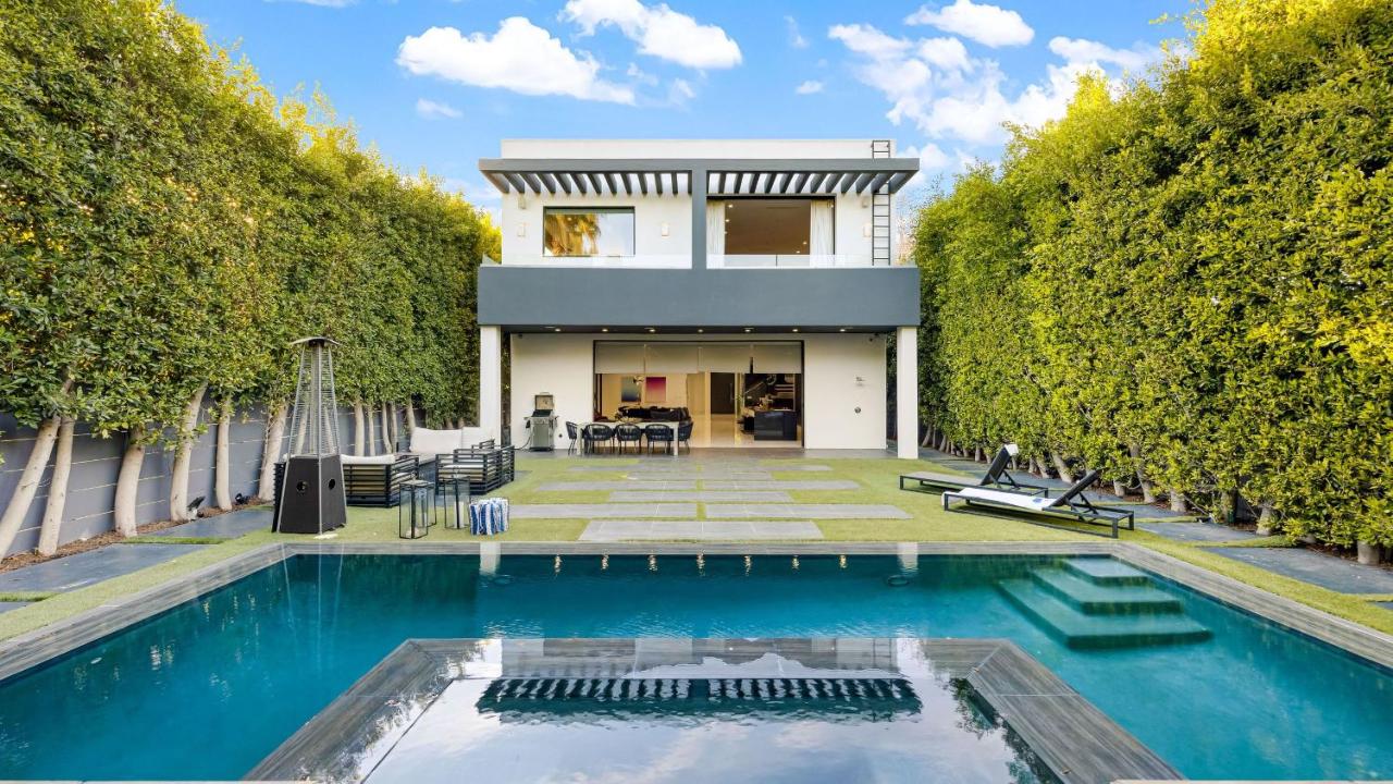Private LA Retreat w Pool Hot Tub Fire Pit Near Melrose Ave The Martel House by AvantStay - 4